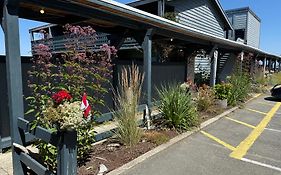 Sand Pebbles Inn